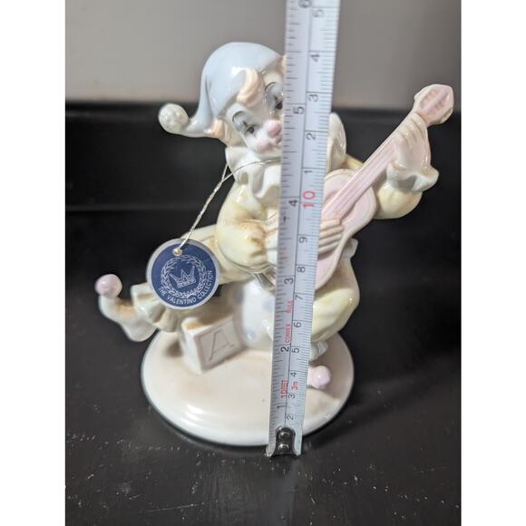 Whimsical Clown playing Lute - Picture 5 of 5